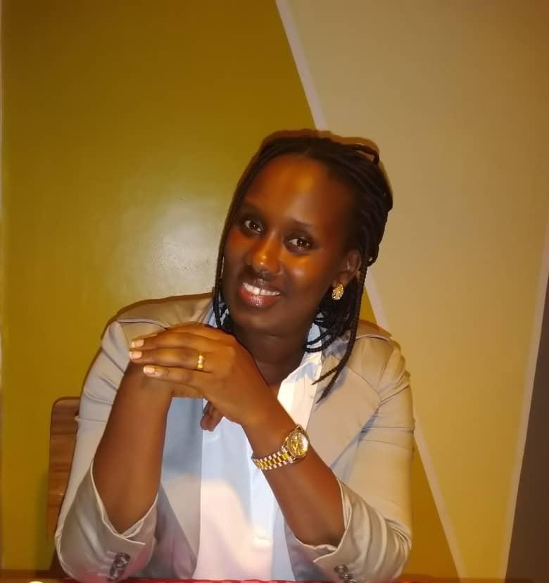 Leatitia Musomandera yabwiye Taarifa ko avukana na nyakwigendera kwa Nyinawabo 